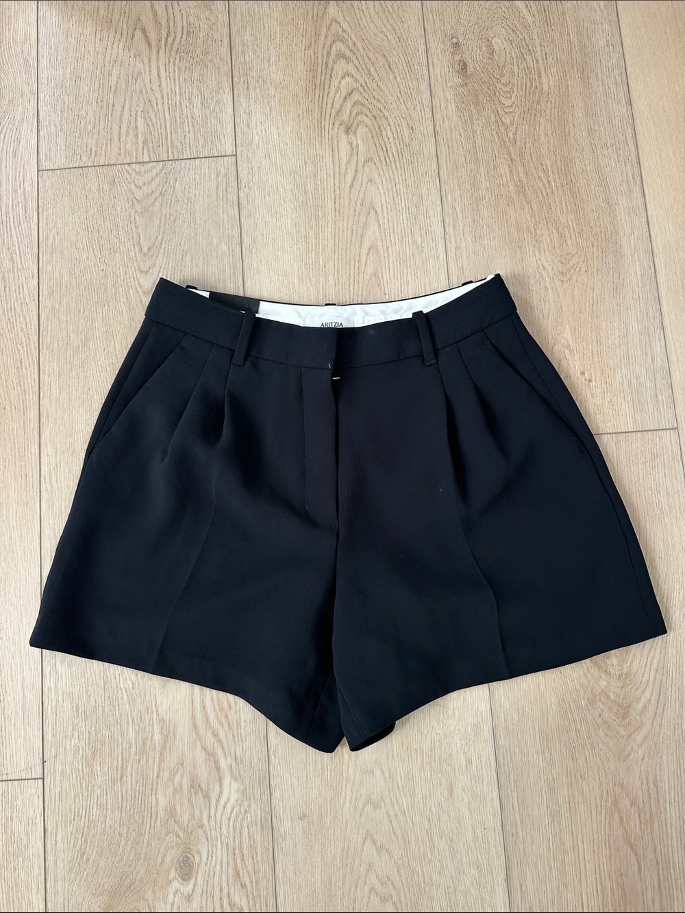 Aritzia Effortless Short curve fit